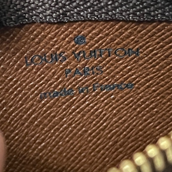 *** SOLD *** Louis Vuitton Key Pouch Monogram - Picture 7 of 13